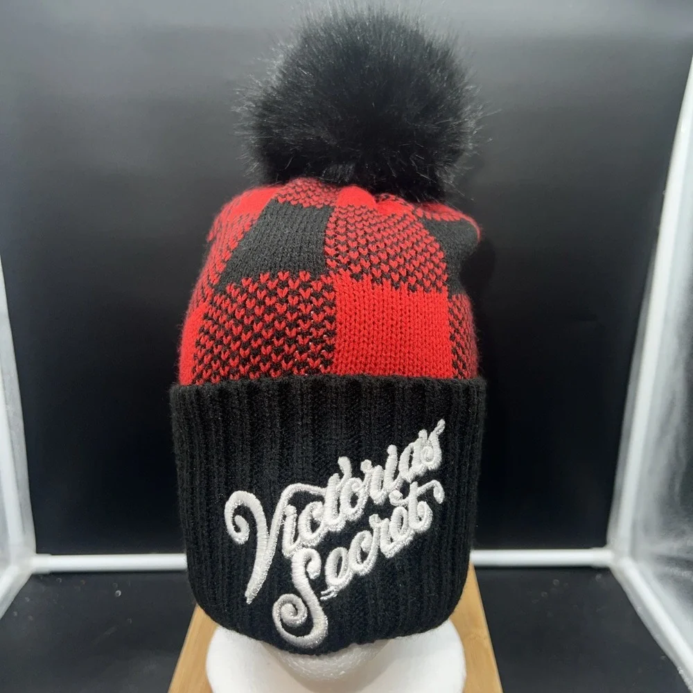 Victoria's Secret Winter Jacquard Pom Pom Beanie Hat Buffalo Plaid Red Black New